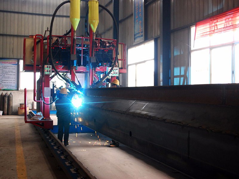 單梁焊接機(jī)械手