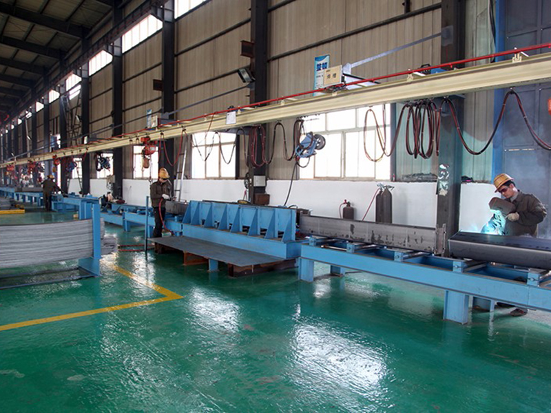 1634099340193198.jpg 端梁生產(chǎn)線.jpg